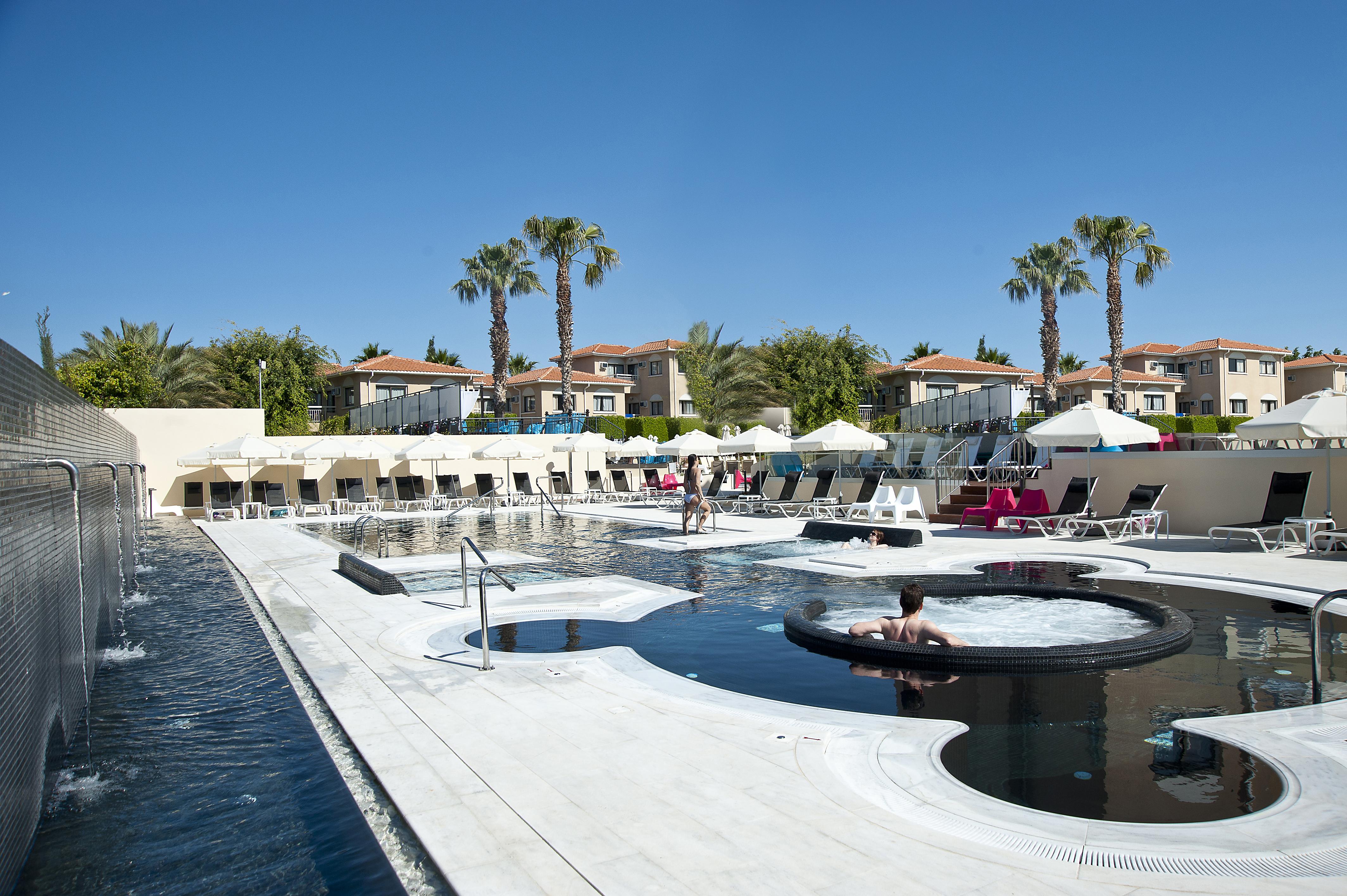 King Jason Paphos - Designed For Adults By Louis Hotels Екстериор снимка
