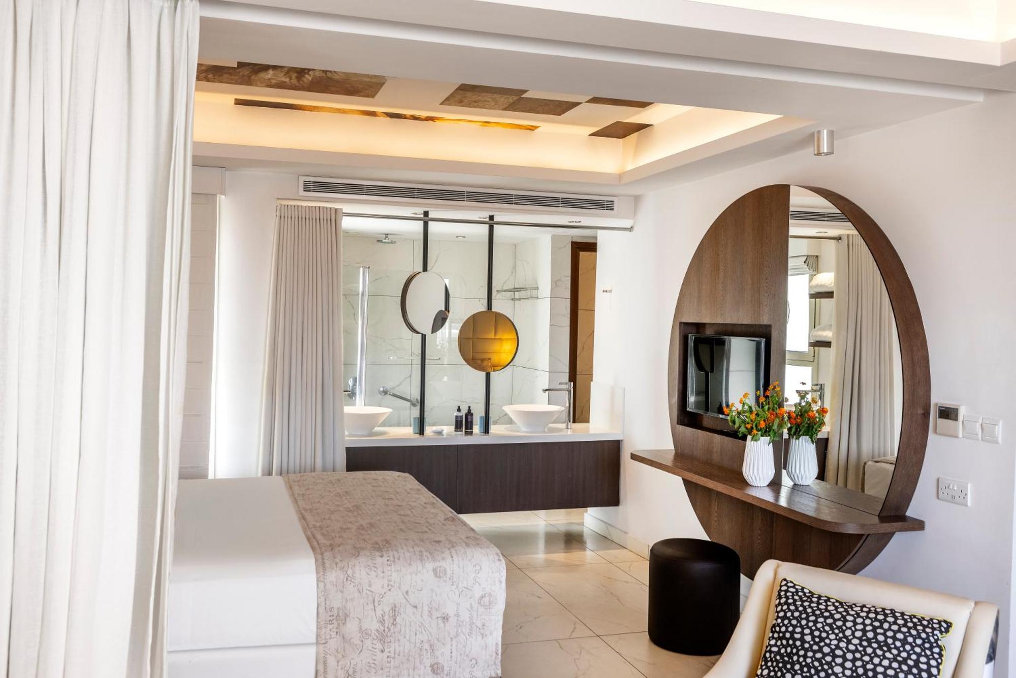 King Jason Paphos - Designed For Adults By Louis Hotels Екстериор снимка