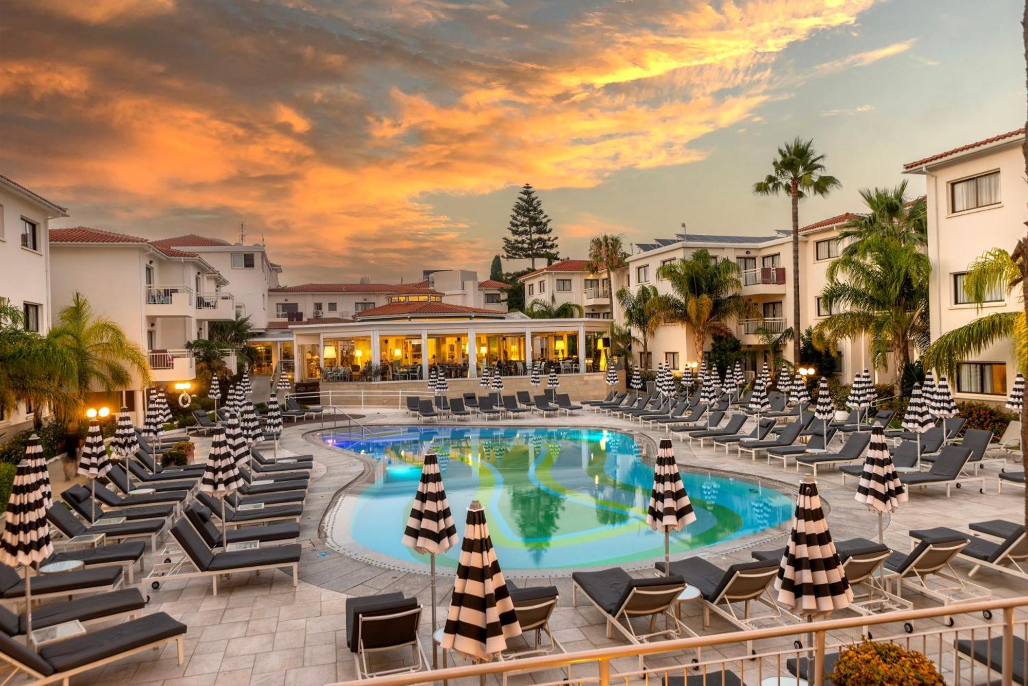 King Jason Paphos - Designed For Adults By Louis Hotels Екстериор снимка