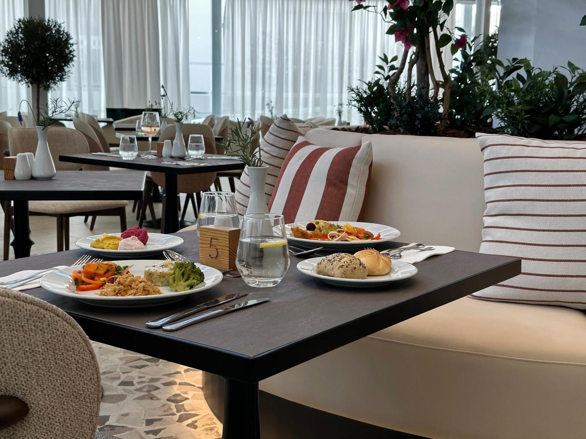 King Jason Paphos - Designed For Adults By Louis Hotels Екстериор снимка
