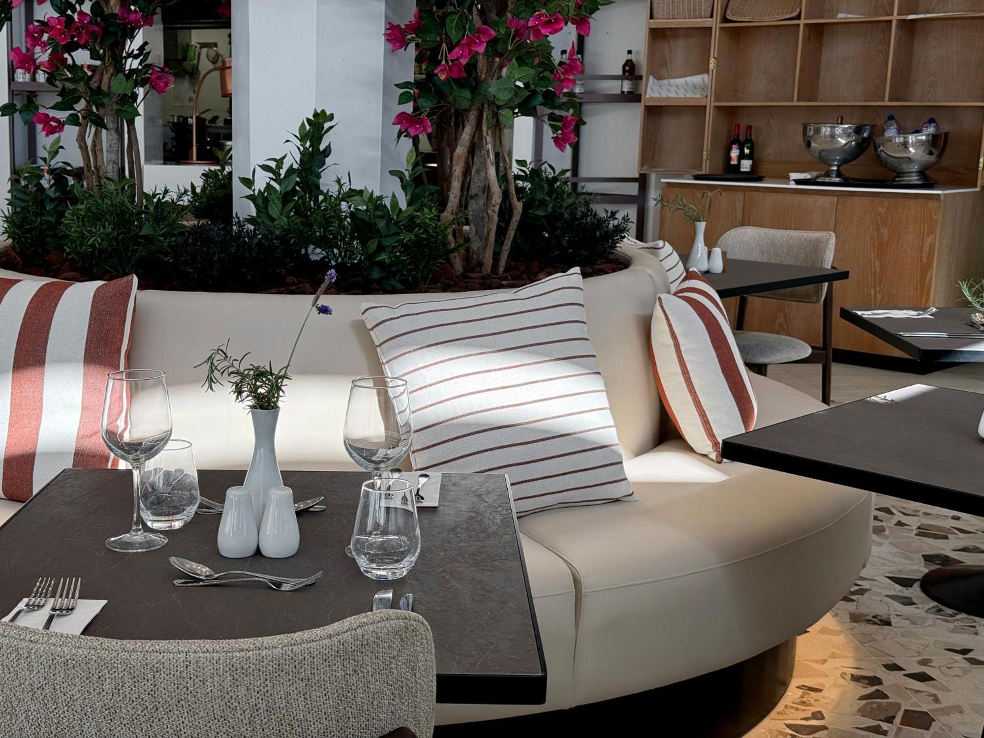 King Jason Paphos - Designed For Adults By Louis Hotels Екстериор снимка